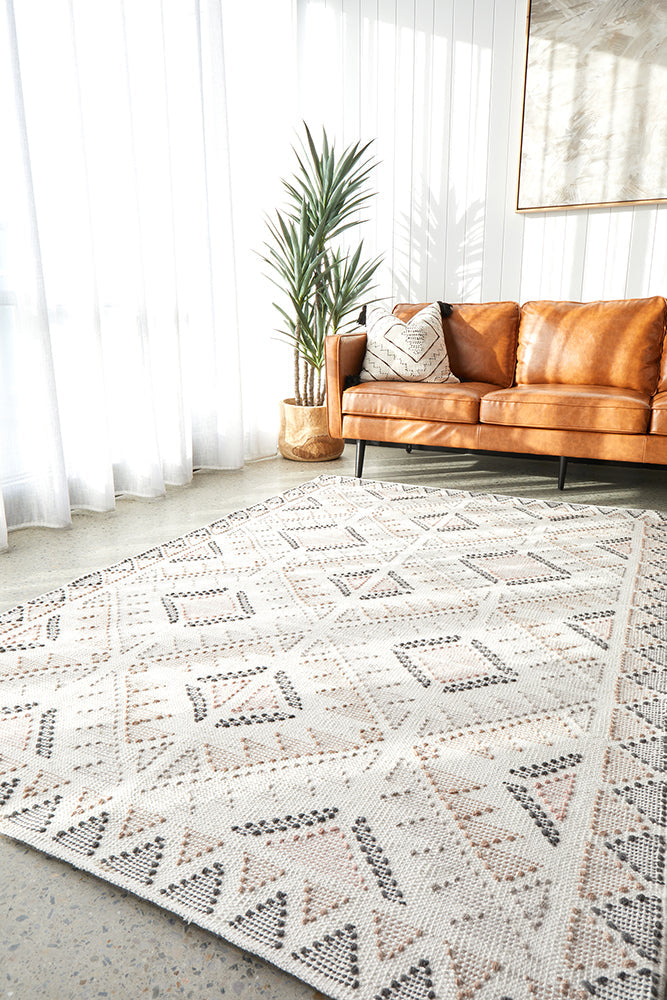 Vidya Rug White Peach