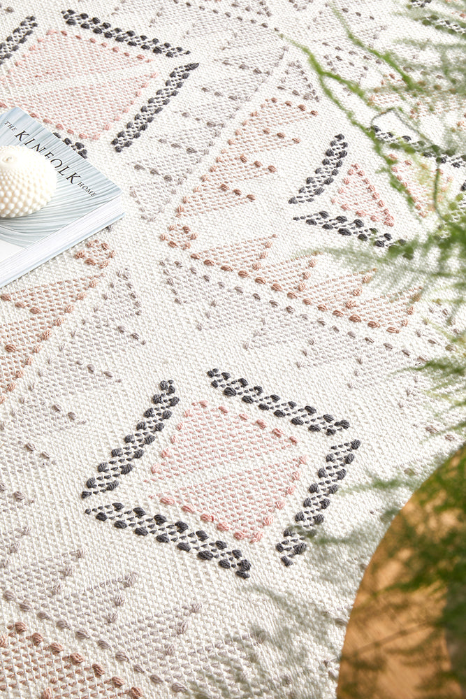 Vidya Rug White Peach