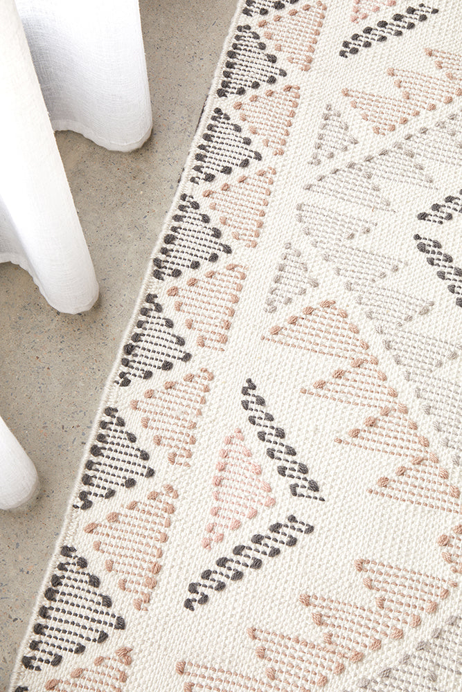 Vidya Rug White Peach