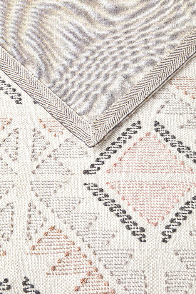 Vidya Rug White Peach