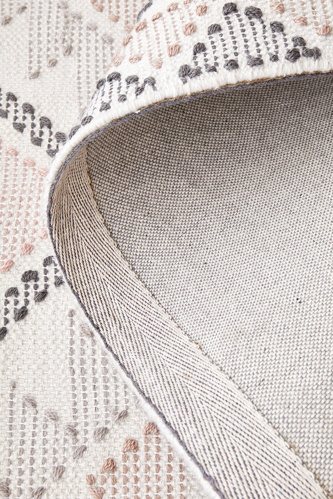 Vidya Rug White Peach