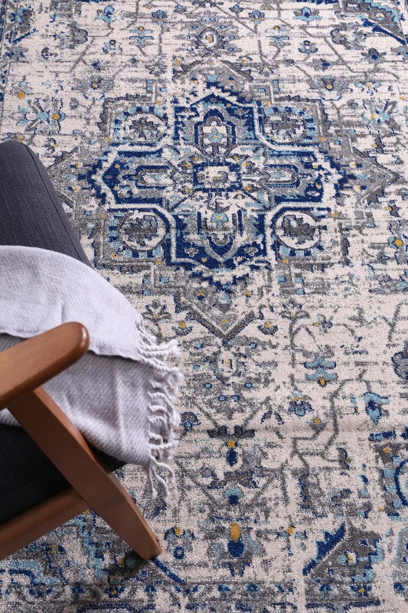 Delicate MeMontana Ivory & Blue Rug