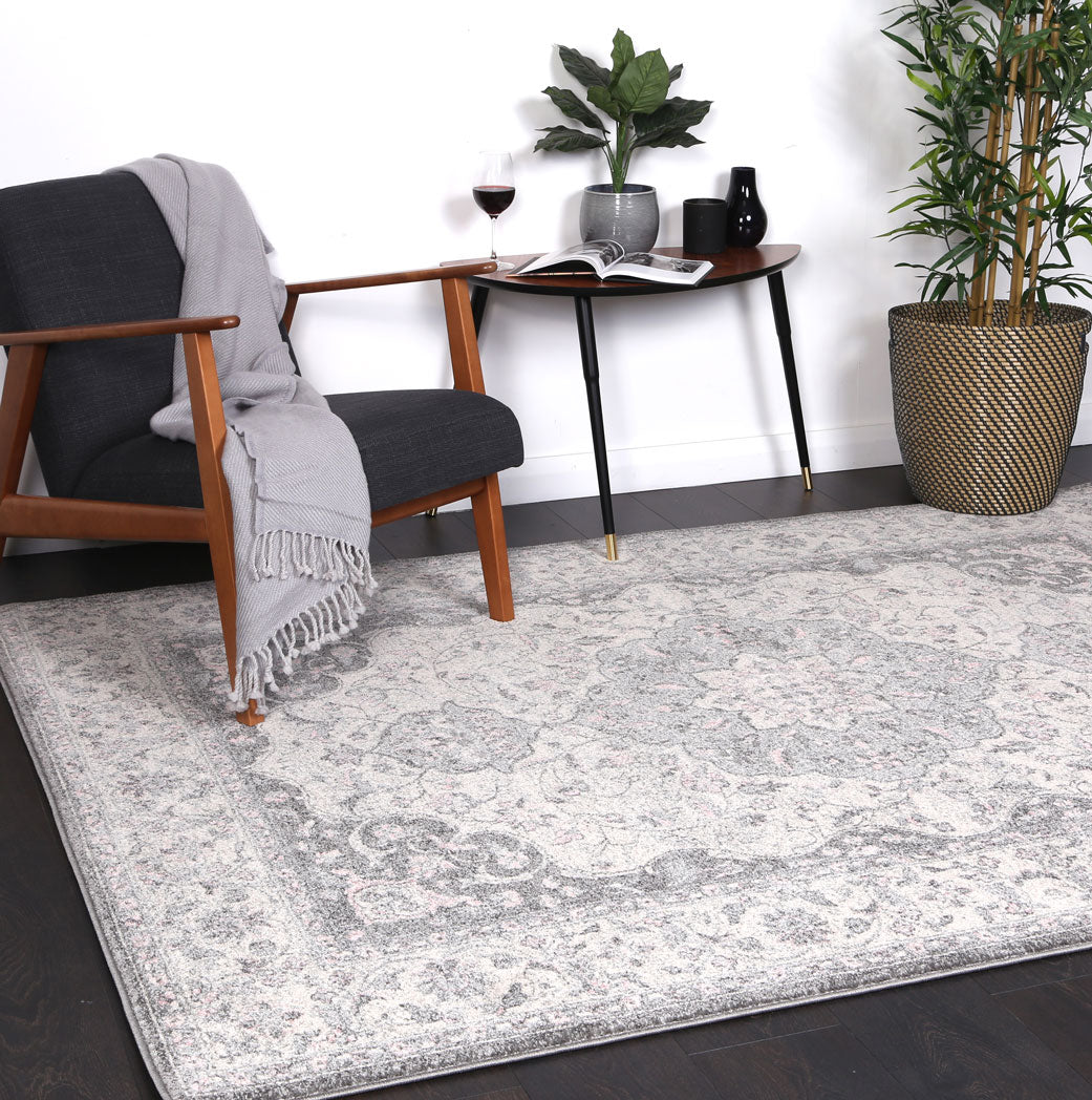 Delicate Traditional Grey Rug