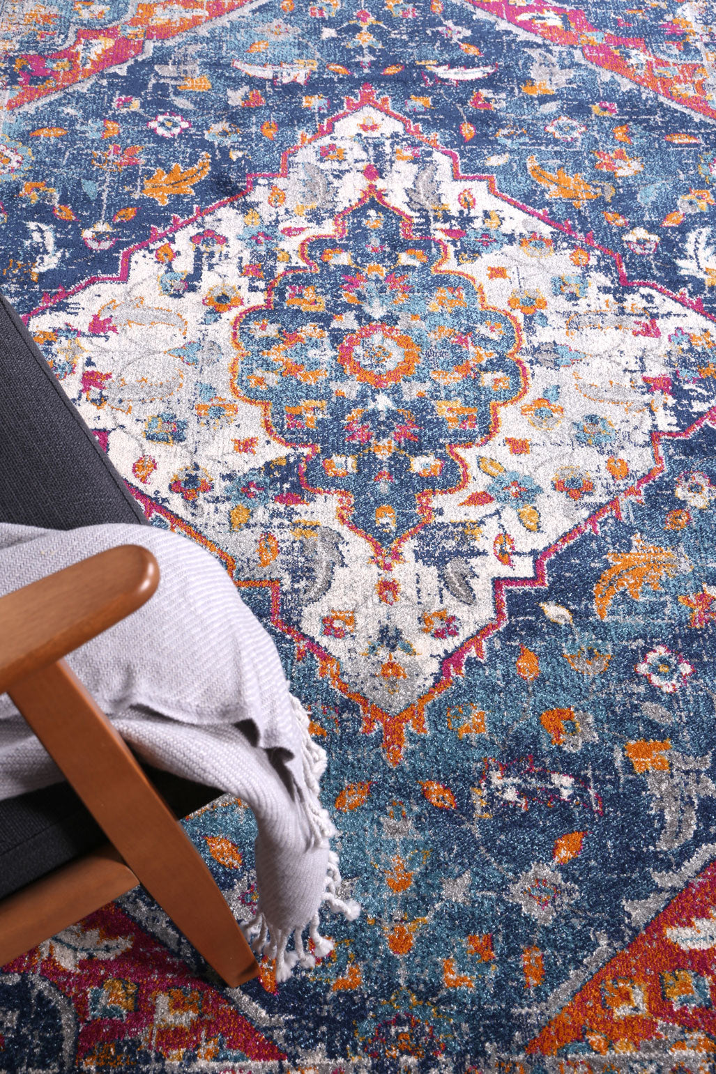 Delicate Medalion Multi Coloured Rug