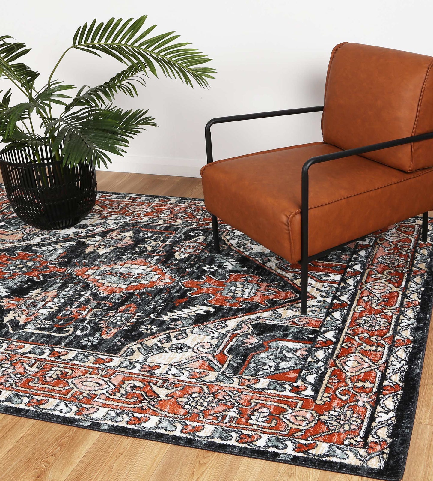 Estate Leoplda Traditional Black Rug