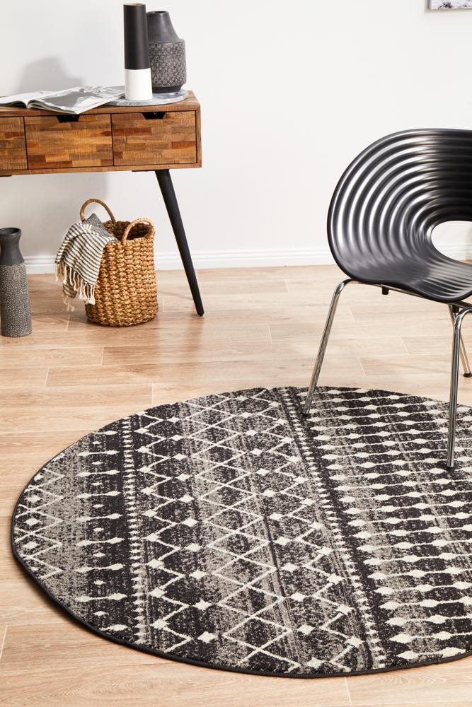 Evoke Simplicity Black Transitional Round Rug