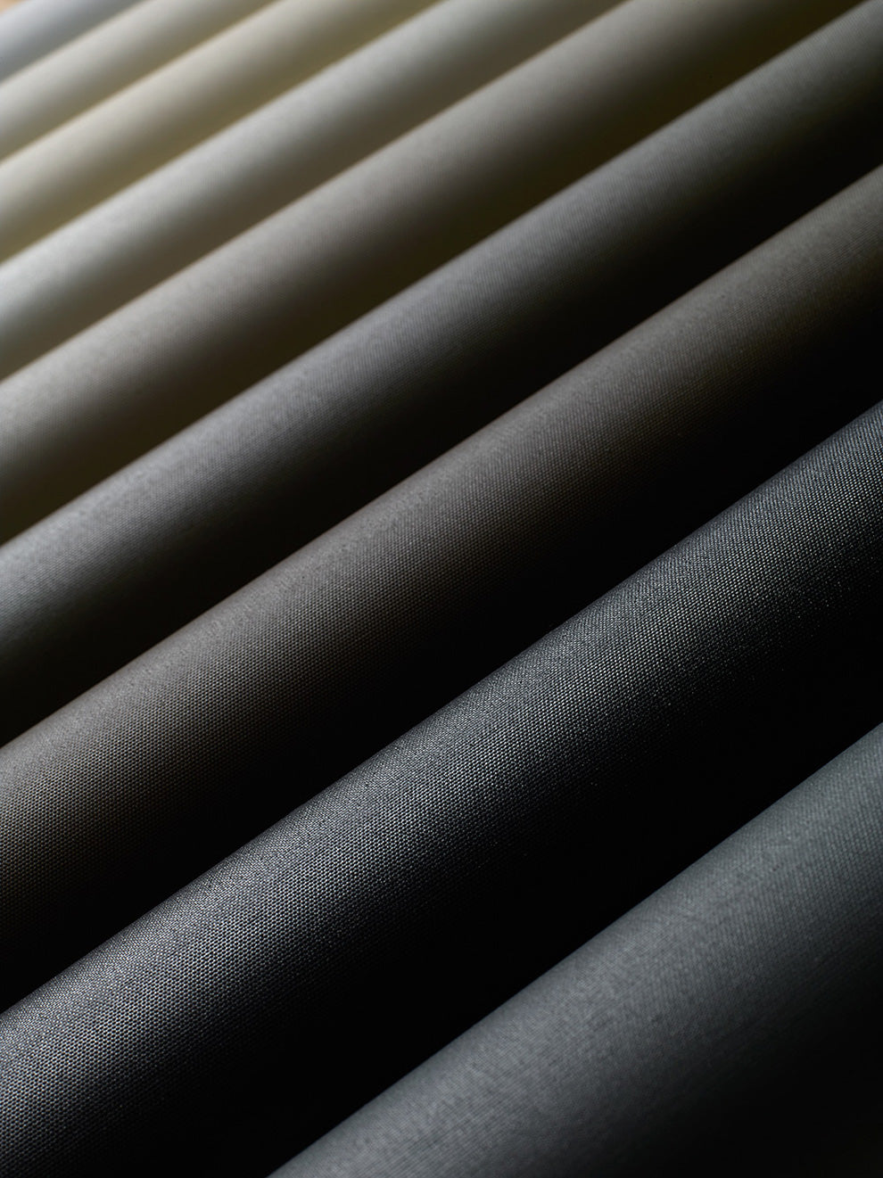 Solitaire blockout blinds - room setting