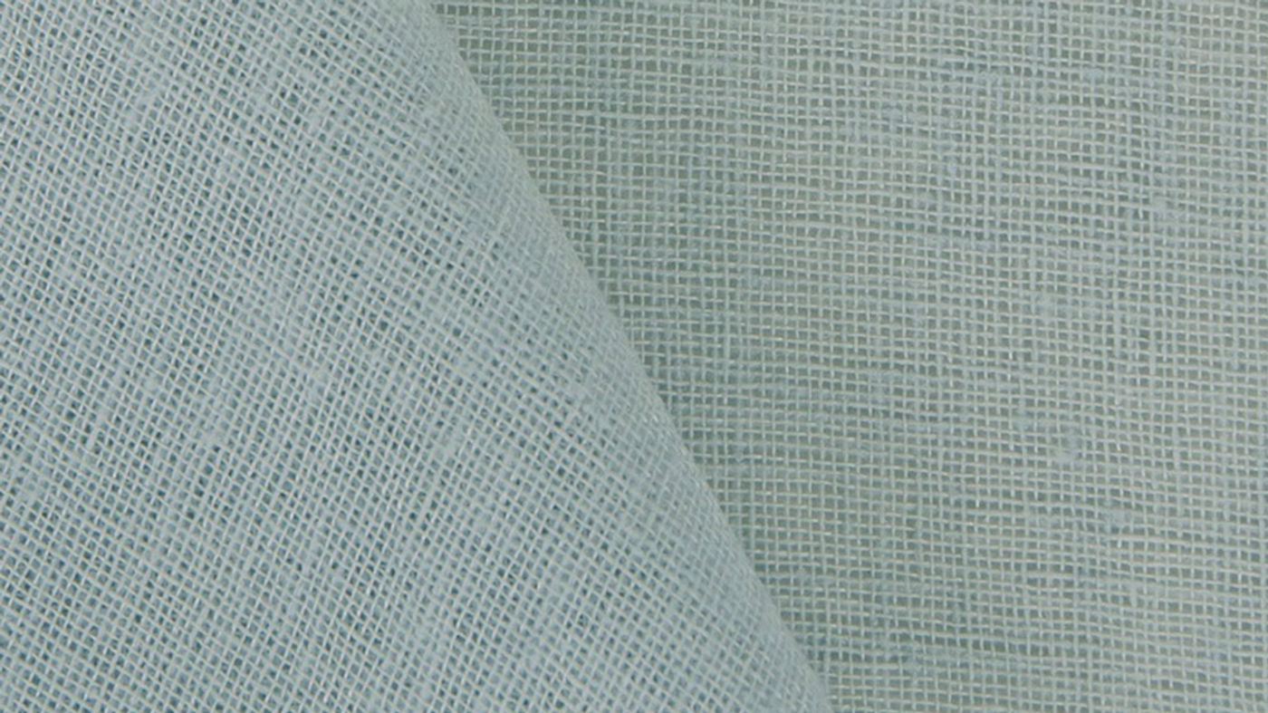 Montreux curtain fabric in Spray